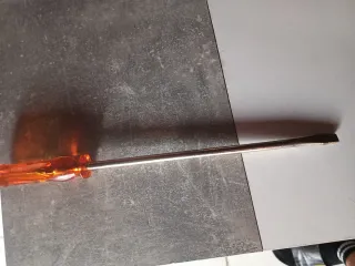 Destornillador plano mango naranja