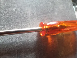 Destornillador plano mango naranja