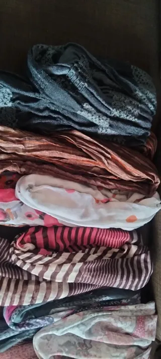 Set di 7 sciarpe con vari motivi e texture