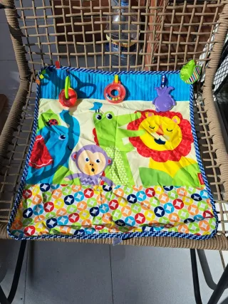 Alfombra de juego para bebé con animales