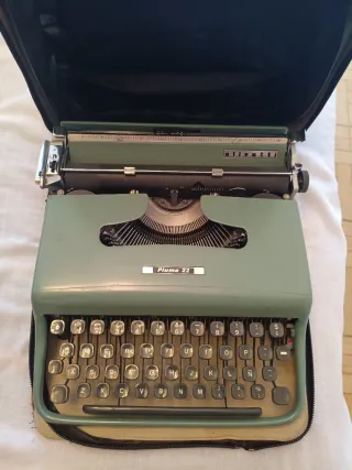 Máquina de escribir Olivetti Pluma 22
