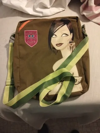 Bolso bandolera con estampado de chica