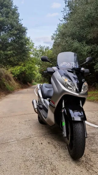 Tubo de escape Yasuni Yamaha XMAX artesanal .