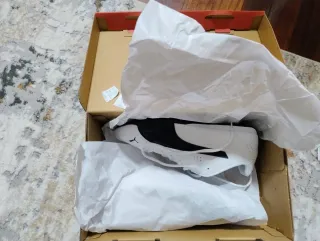 Zapatillas Puma Blancas y Negras