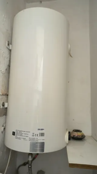 Termo Eléctrico EWH 100 DHH 1500W 90l