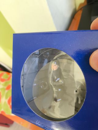 Figura Tintin nueva en cofre y diorama. Rara!