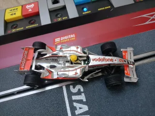 Scalextric F1 Digital System McLaren MP4-22