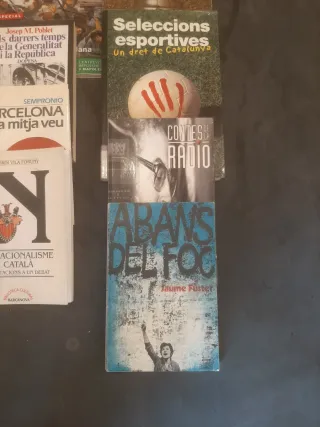 Lot de 10 llibres + regal 2 revistes Sàpiens