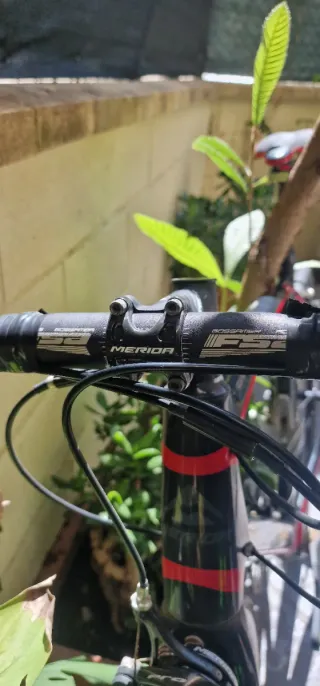 Bicicleta de carretera Merida Roja