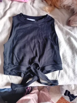 Top Bershka negro anudado