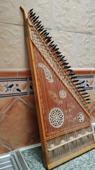 Kanun instrumento musical