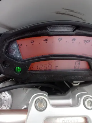 Ducati Monster 696 Blanca