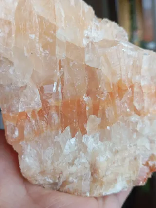 Gran pieza de calcita naranja 850 gramos