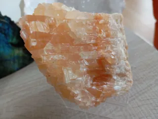 Gran pieza de calcita naranja 850 gramos