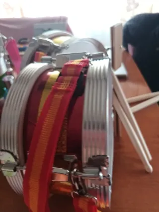 In vendita confezione 2 tamburi per bambini. Bandiera 🇪🇸