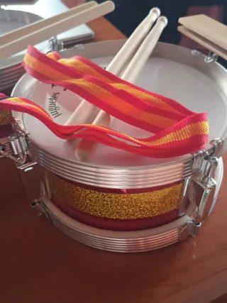 In vendita confezione 2 tamburi per bambini. Bandiera 🇪🇸