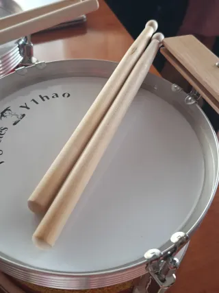 In vendita confezione 2 tamburi per bambini. Bandiera 🇪🇸