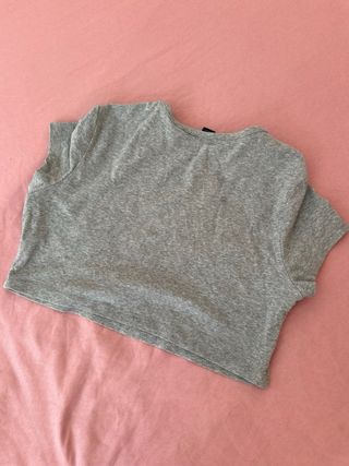 Crop top básico gris