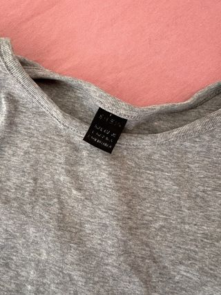 Crop top básico gris