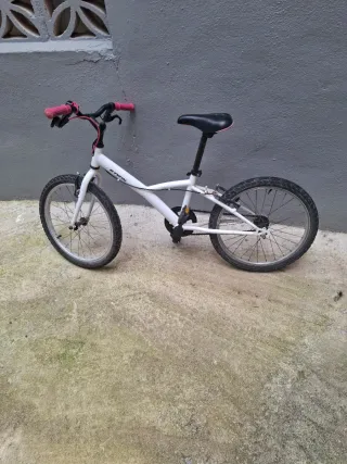 Bicicleta infantil BTWIN blanca