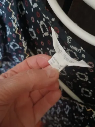 Camisa gasa estampada. Es hasta la cintura.