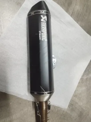 Tubo de escape Akrapovic completo