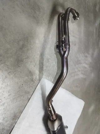 Tubo de escape Akrapovic completo