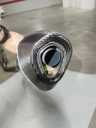 Tubo de escape Akrapovic completo