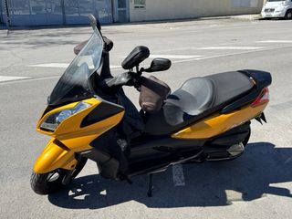 Kymco Super Dink 300i ABS Scooter Amarillo