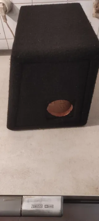 Cajón para subwoofer 8