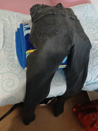 Vaqueros grises mujer