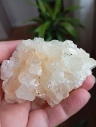 Gran pieza de calcita blanca 240 grms