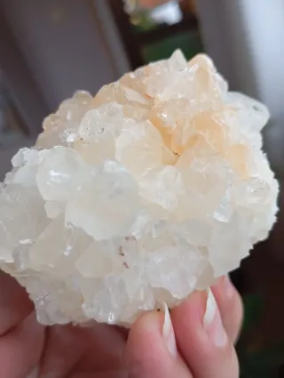 Gran pieza de calcita blanca 240 grms