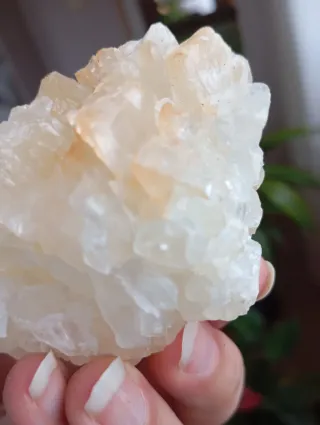 Gran pieza de calcita blanca 240 grms