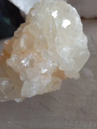 Gran pieza de calcita blanca 240 grms