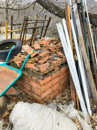 Ladrillos y tejas - Se regalan