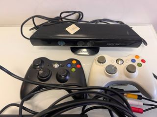 Xbox 360 s Negra con Kinect y Juegos