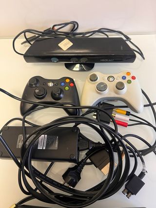 Xbox 360 s Negra con Kinect y Juegos