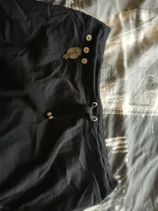 Falda corta negra abombada