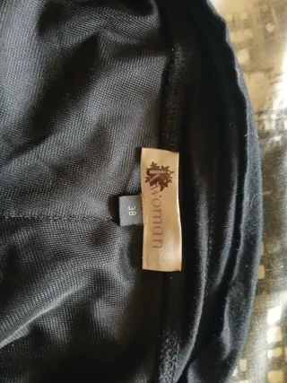 Falda corta negra abombada