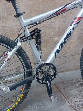 Bici doble suspension Giant NRS frenos hidráulicos