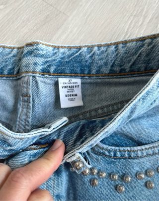 Jeans H&M Vintage Fit Talle Alto Tachuelas