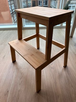 Taburete Ikea Tenhult bambú. Recogida la arena gij