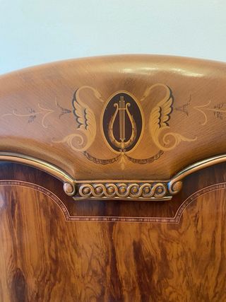 Cabecero de madera estilo clásico mesitas a juego