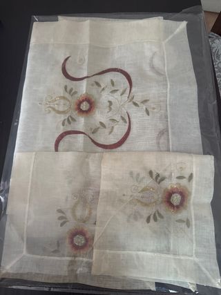 Centro tavola ricamato lino
