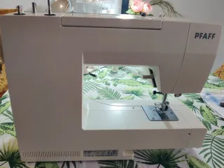 Máquina de coser PFAFF hobby 1042