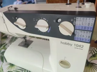 Máquina de coser PFAFF hobby 1042