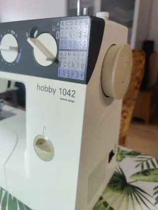 Máquina de coser PFAFF hobby 1042