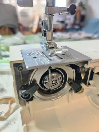 Máquina de coser PFAFF hobby 1042