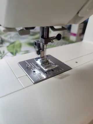 Máquina de coser PFAFF hobby 1042